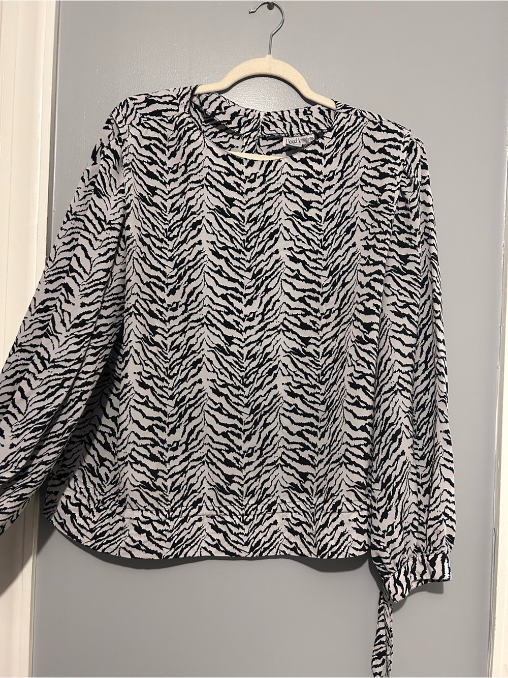 & Other Stories Zebra-Print Long Sleeve Top - White & Black